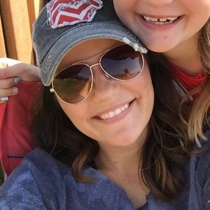 Meet your Posher, Tara